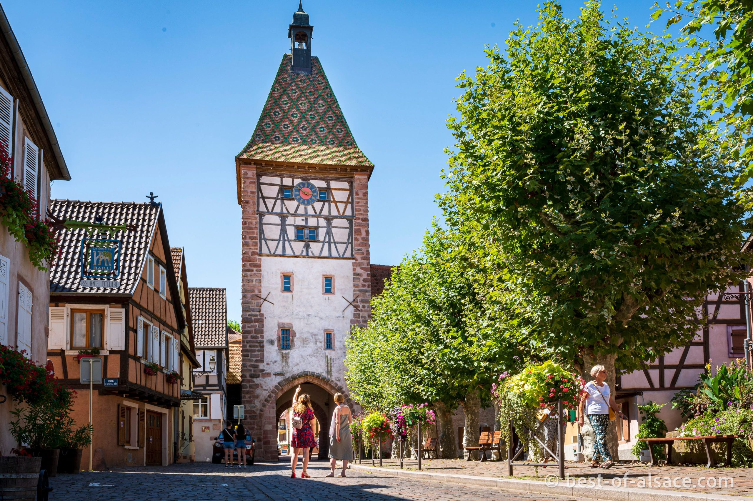 Vue de la Porte-Haute de Bergheim en été